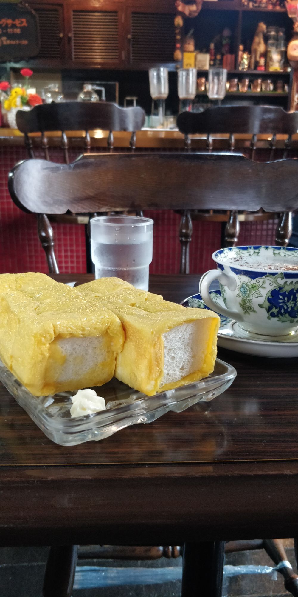 Big in Japan: Clubkonzerte und ein 50 Jahre altes Café